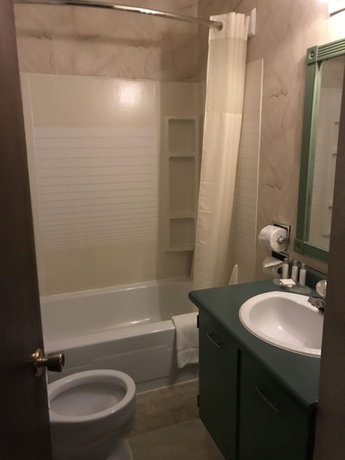Bathroom 4, Travelodge By Wyndham Hope, Fraser Valley