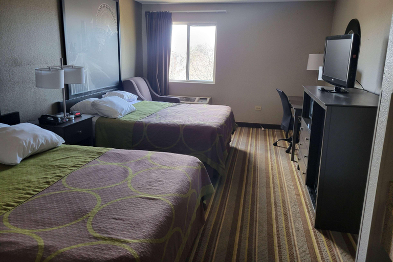 Bedroom 4, Super 8 by Wyndham Aurora/Naperville Area, Dupage
