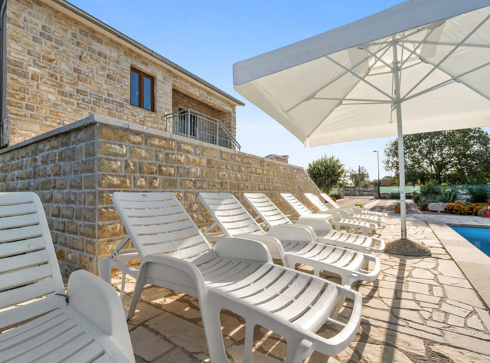 Others 3, Holiday Home Stari Dvori, Unešić