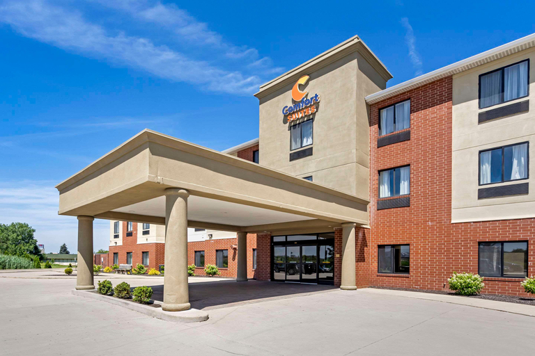 Exterior & Views 2, Comfort Suites Merrillville near US 30, Lake