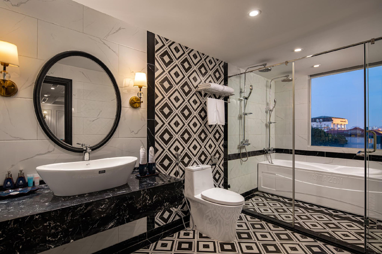 Bathroom, Mina Hotel and Spa, Hoàn Kiếm