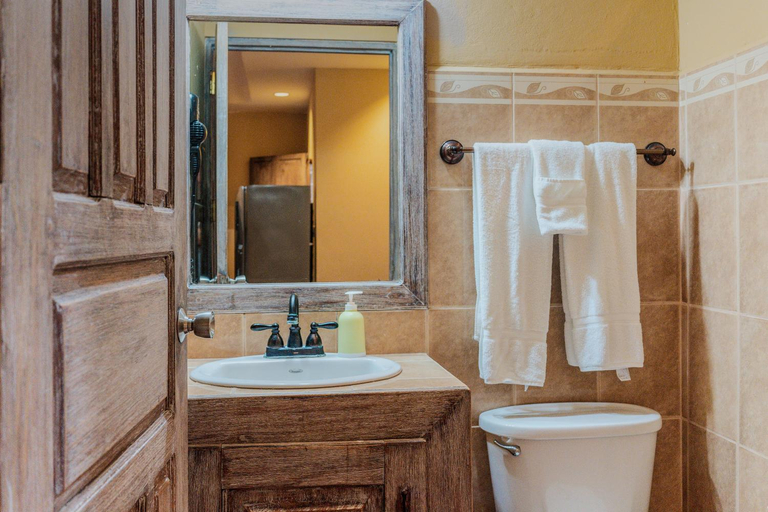 Bathroom 5, La Jolla de Guasacate - Digital Nomad Hotel, Tola