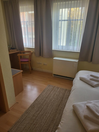 Bedroom 4, HOTEL RITTERS WEINSTUBEN kaffe restoran MERSEBURG, Saalekreis