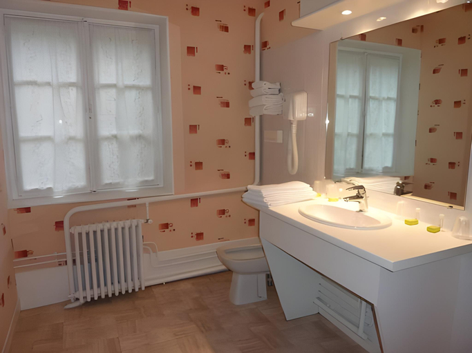 Bathroom 3, Hotel de Bourgogne, Saône-et-Loire