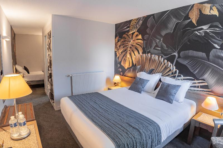 Bedroom 2, Logis Hotel la Grassinais Saint-Malo, Ille-et-Vilaine