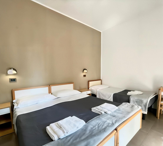 Bedroom 2, Hotel Quisisana, Rimini