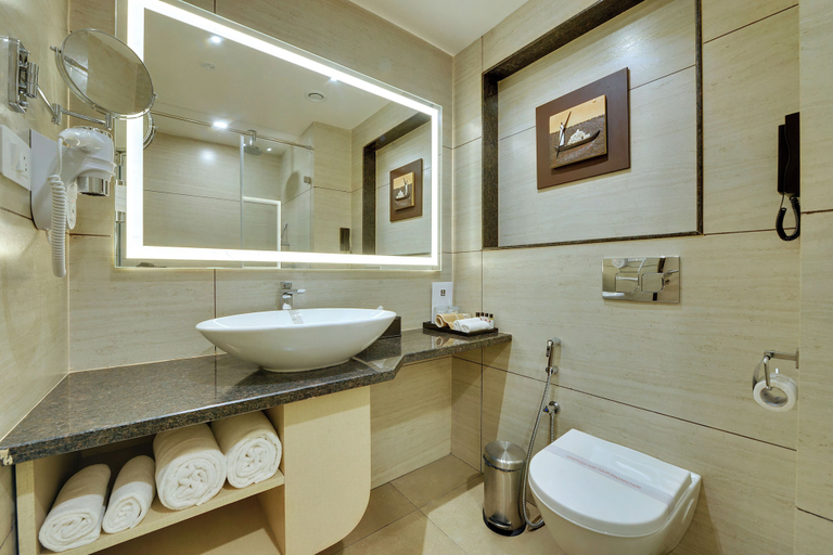 Bathroom, Clarion Hotel Bangalore, Bangalore