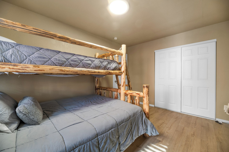 Bedroom 2, Unwinding Bear, San Bernardino