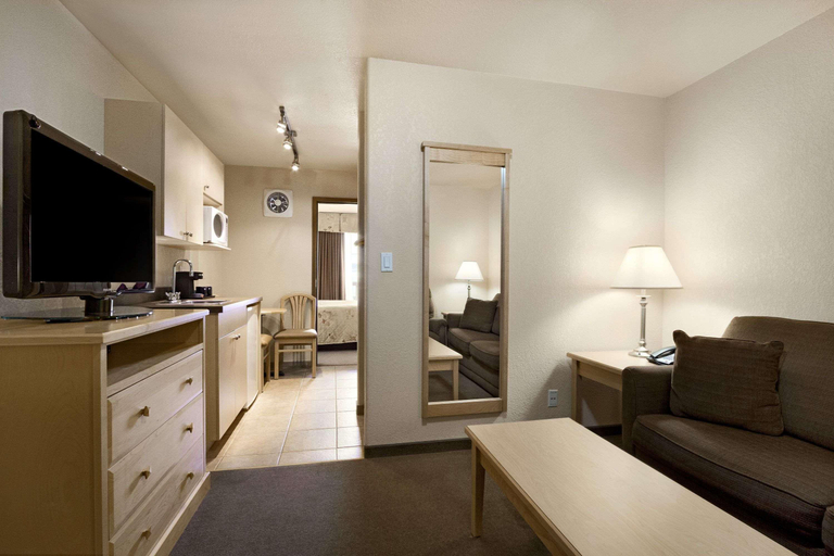 Bathroom 5, Super 8 by Wyndham Dawson Creek, Peace River