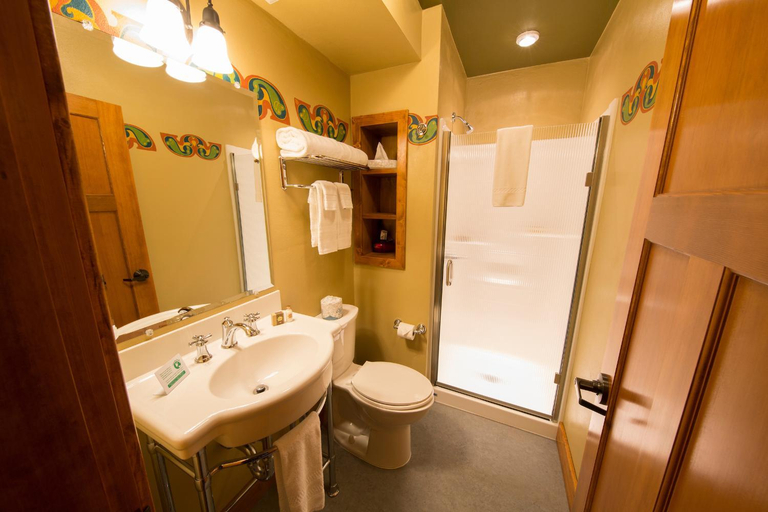 Bathroom, McMenamins Old St. Francis School, Deschutes