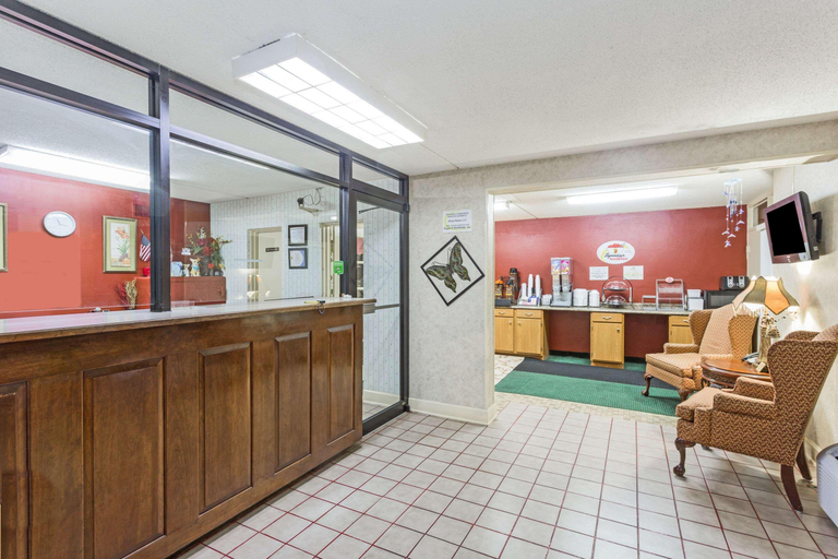 Public Area 2, Super 8 by Wyndham Tifton, Tift
