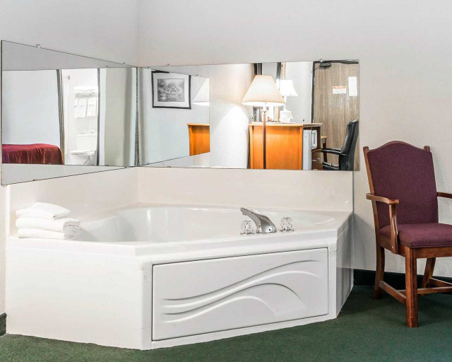 Bathroom, Quality Inn Kearney - Liberty, Kansas City