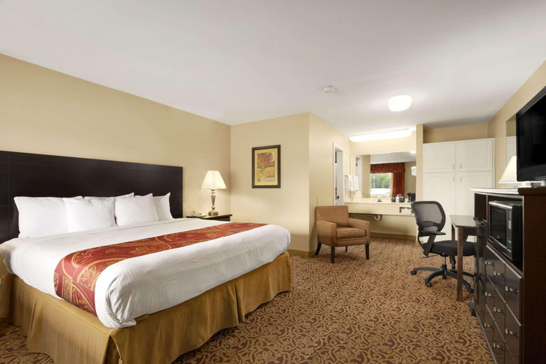 Bedroom 3, Days Inn by Wyndham Alexander City, Tallapoosa