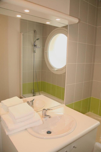Bathroom 4, Nemea Appart hotel Nancy Home Suite, Meurthe-et-Moselle