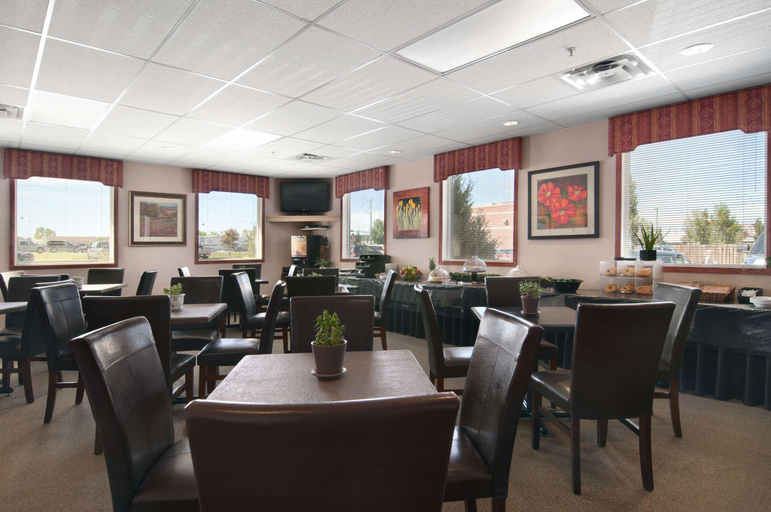 Food & Drinks, Travelodge by Wyndham Stony Plain, Division No. 11