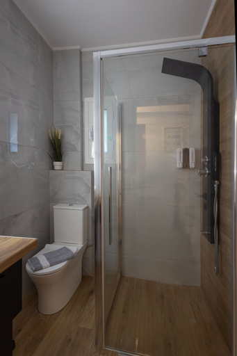 Room 3, The Secret Garden Stay, Attica
