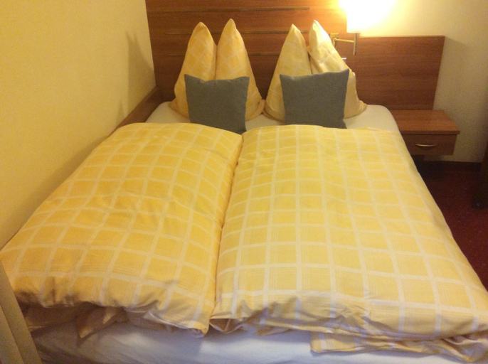 Bedroom 2, Hotel-Pension Berger, Heidelberg