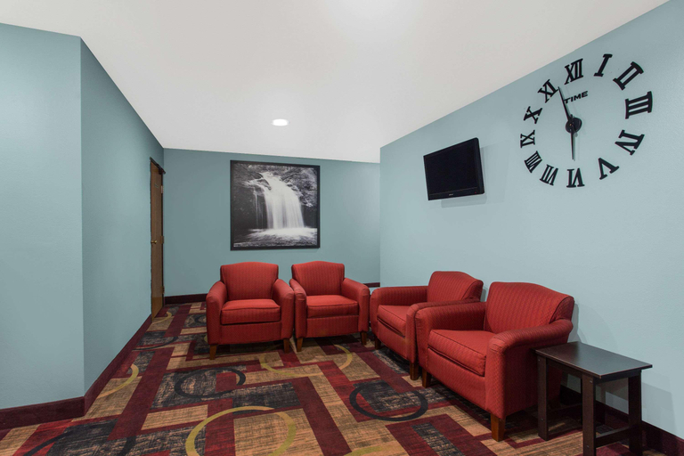 Public Area, Super 8 by Wyndham Eau Claire I-94, Eau Claire
