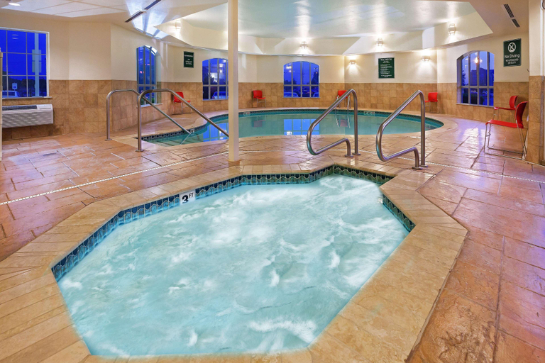 Sport & Beauty, La Quinta Inn & Suites Quail Springs, Oklahoma