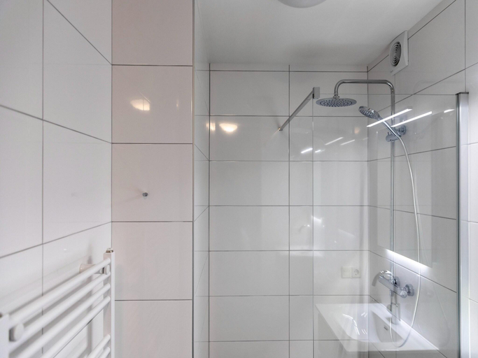 Bathroom 3, Guest Holiday Home in Mook, Mook en Middelaar