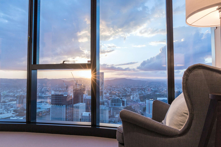 Room 1, 2BR Luxury Skytower Views CBD Pool Gym Netflix, Brisbane