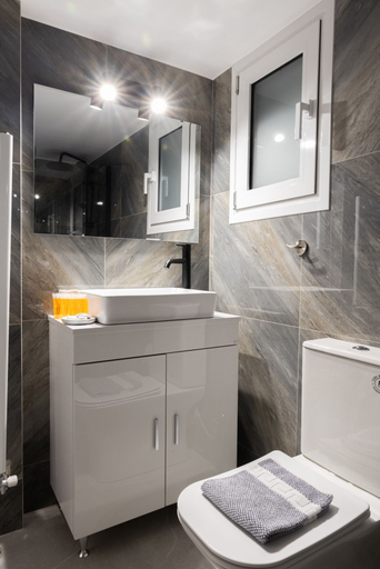 Room 4, Brand New 2 Bdrm Apt in Koukaki Athens, Attica