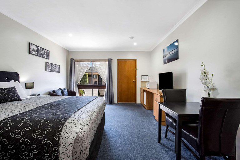 Bedroom 4, Comfort Inn May Park, Horsham - Central