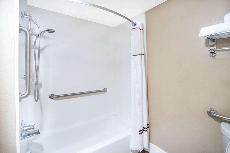 Bathroom 4, Super 8 by Wyndham Murfreesboro, Rutherford