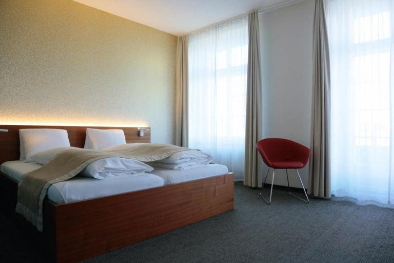 Others 4, Hotel Engel am Bahnhof, Horgen