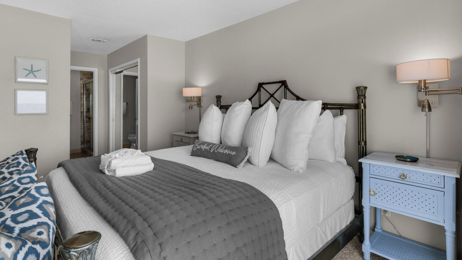 Bedroom 3, 2BR Beachfront Townhome w/ Beach Service + Free Attraction Tickets!, Walton