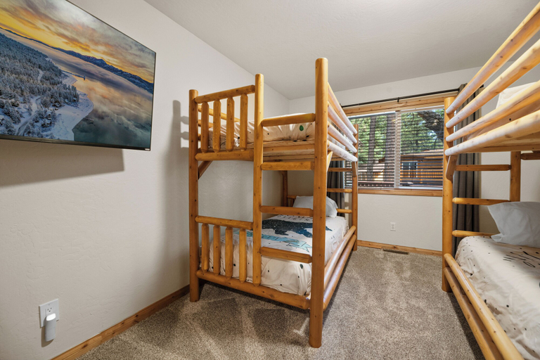 Bedroom 2, Arctic Wolf at Summit Base, San Bernardino