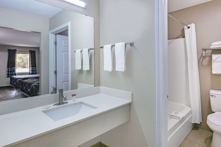 Bathroom 5, Super 8 by Wyndham Moss Point, Jackson