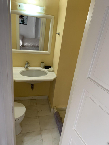 Bathroom 5, Miranda Hotel, Attica