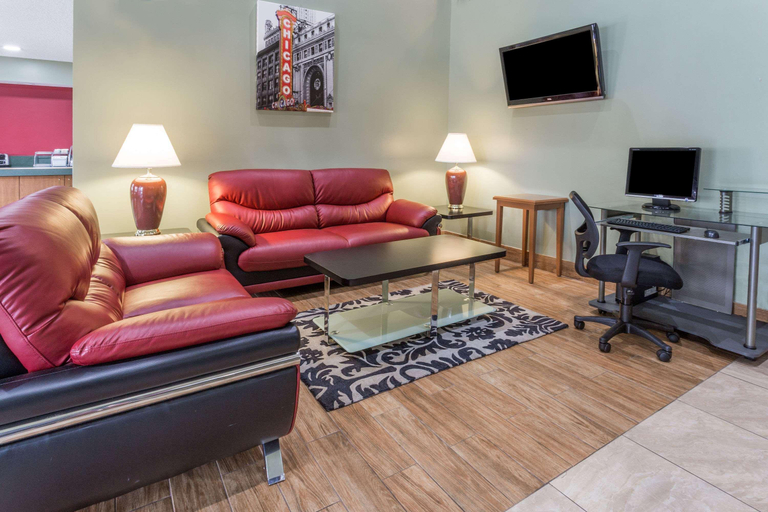 Public Area 2, Super 8 by Wyndham Elgin, Kane