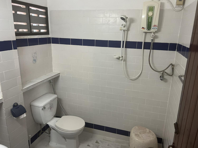Bathroom 3, Baan Orchid Guesthouse, Phuket Island