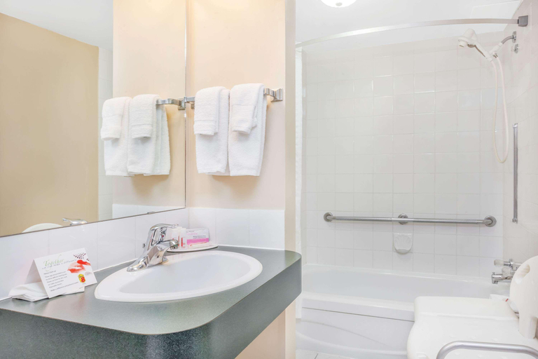 Bathroom 4, Super 8 by Wyndham Stettler, Division No. 7