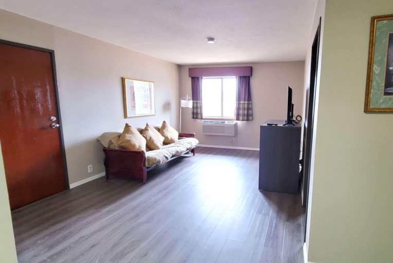 Bedroom 3, Super 8 by Wyndham Paris, Henry