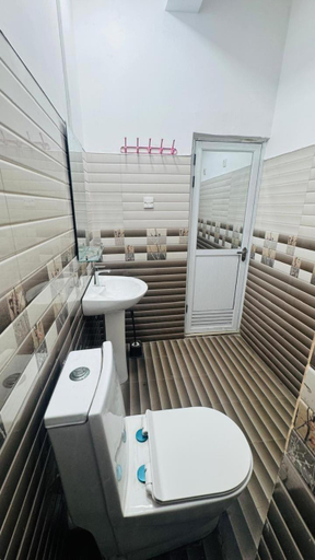 Bathroom 3, Sunrise City Bliss, Sri Jayawardanapura Kotte