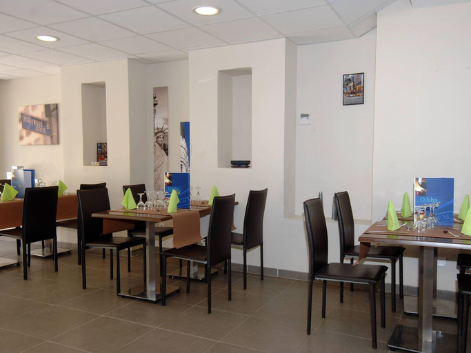Others 2, Sunny Retreat with Pool, Var