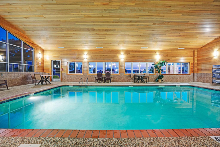 Sport & Beauty 5, Super 8 by Wyndham Rogers Minnesota, Hennepin