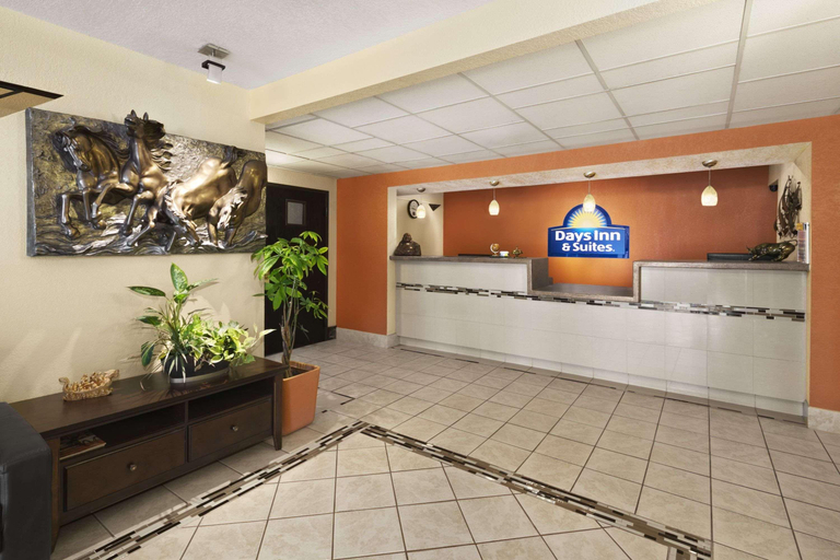 Public Area 3, Days Inn & Suites by Wyndham Stevens Point, Portage