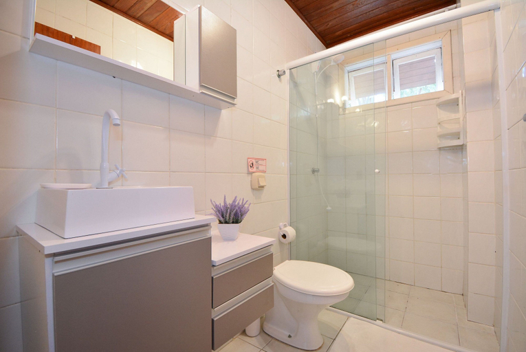 Bathroom 4, Apê a 150m da praia de Canasvieiras, Florianopolis