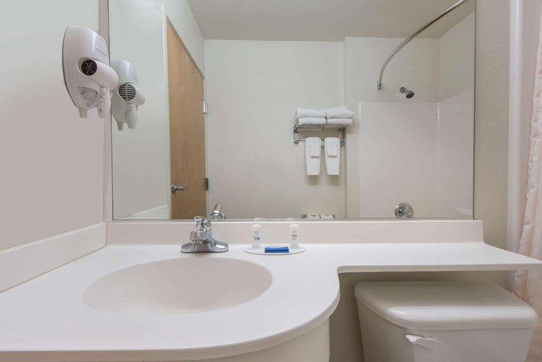 Bathroom 4, Microtel Inn & Suites by Wyndham Altus, Jackson