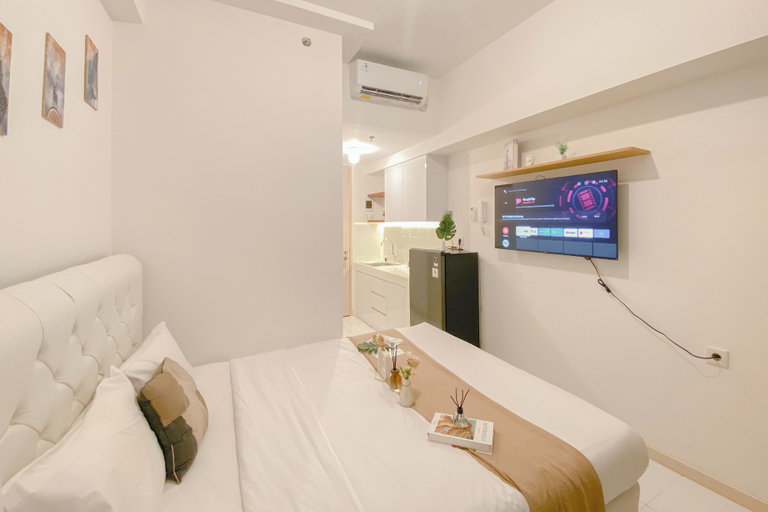 Bedroom, Stunning Studio Room at Tokyo Riverside PIK 2 Apartment, Tangerang