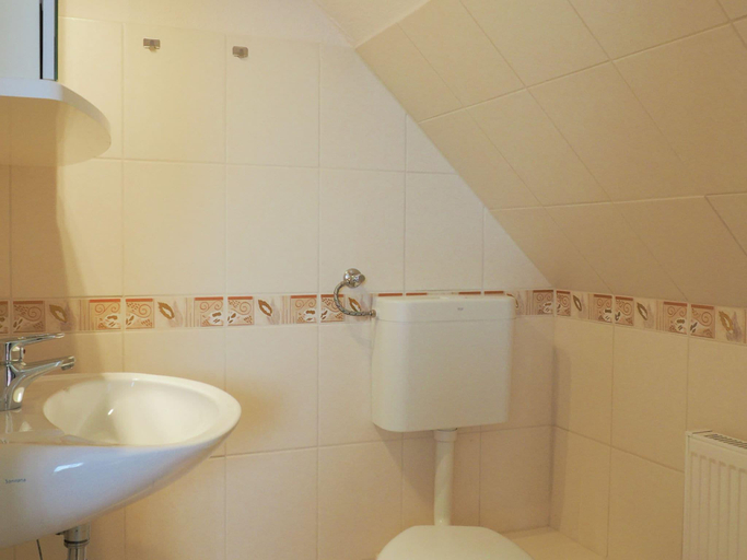 Bathroom 3, Modernes Apartment in Kuhlungsborn mit Garten, Rostock