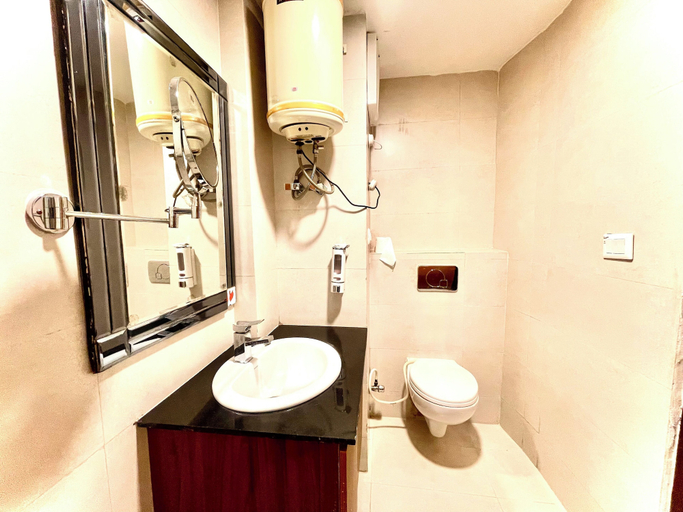 Bathroom 3, Hotel Roshie Mall Road Mussoorie, Dehradun
