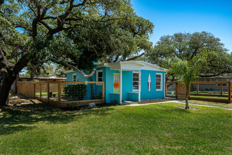 Others 2, Susie's Place by Miss Kitty’s, Aransas