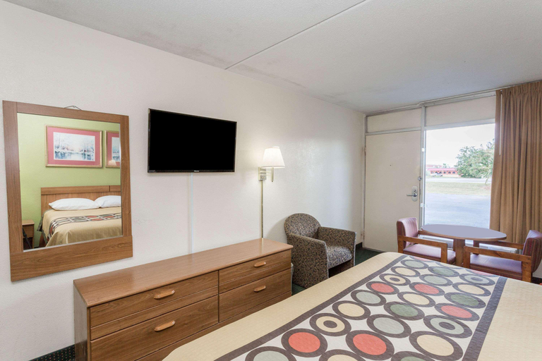 Bedroom 3, Super 8 by Wyndham Tifton, Tift