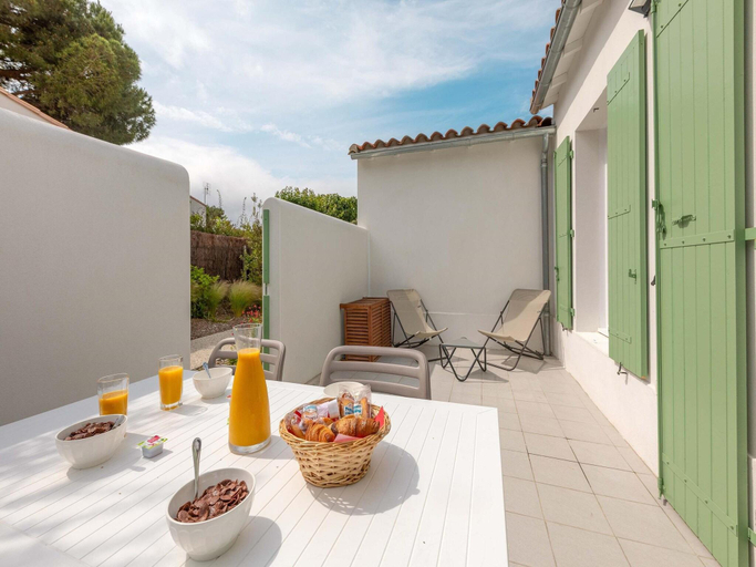 Food & Drinks 5, Apartment in Ile de Re with Terrace or Garden, Charente-Maritime