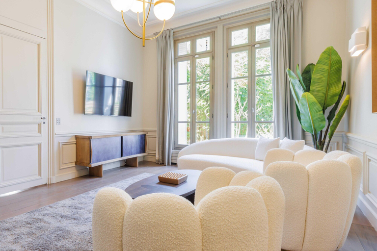 Living room 4, Luxury Mansion With Garden in Heart of Neuilly, Hauts-de-Seine